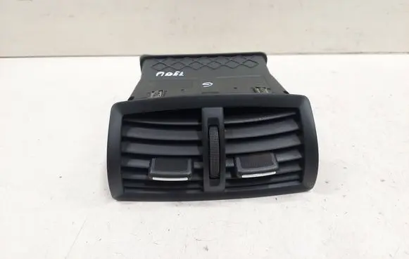 Rear air vent grill