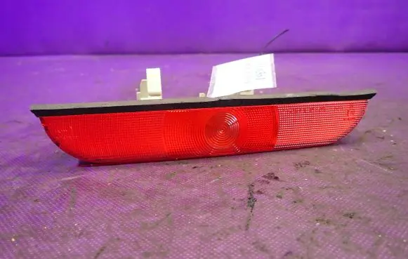 Third/center stoplight