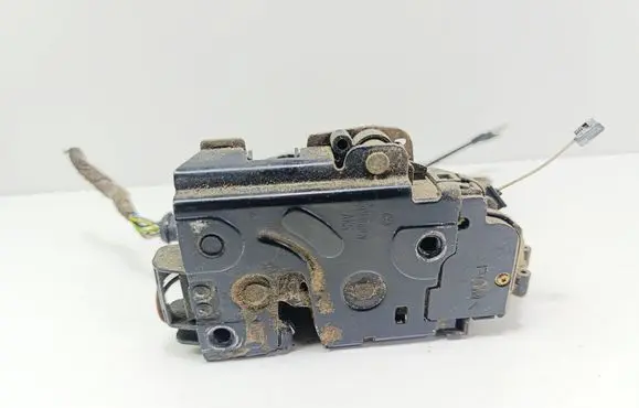 Volkswagen Golf IV Front door lock