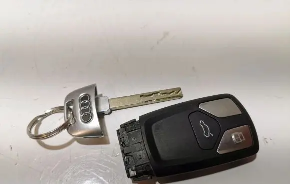 Audi Q7 4M Ignition key/card 4M0959754T