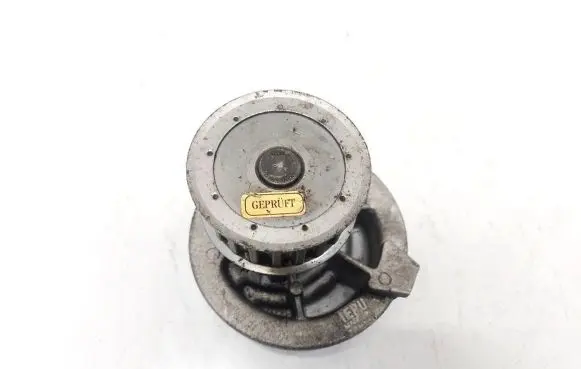Opel Astra F Water pump 96353151