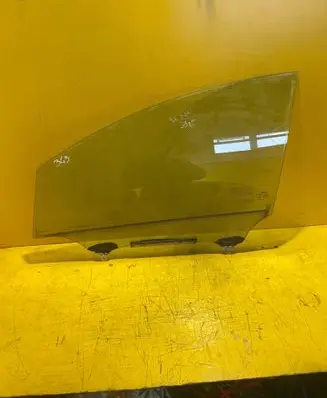 Toyota Corolla Verso AR10 Rear door window glass E1743R00097