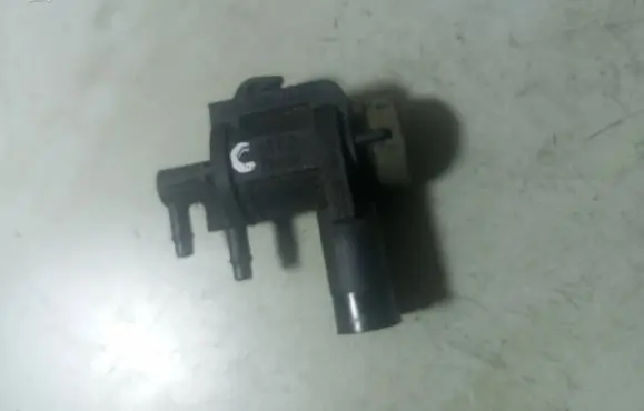 Volkswagen PASSAT B5.5 Turbo solenoid valve 1J0906283C
