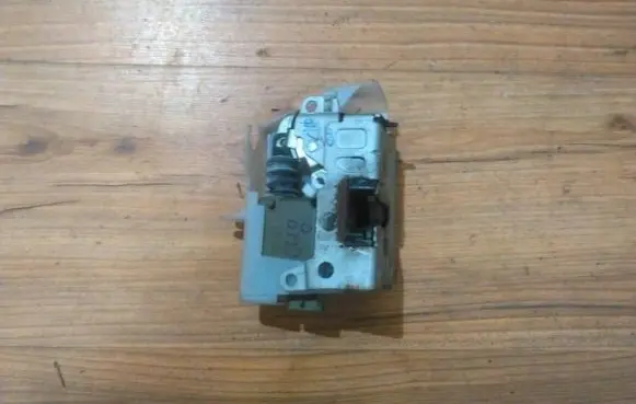 Renault Clio I Rear door lock