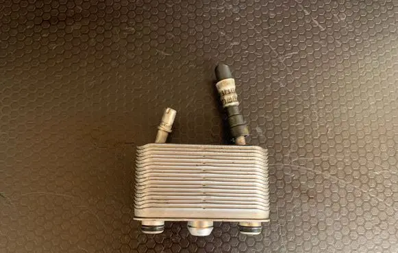 Engine oil radiator