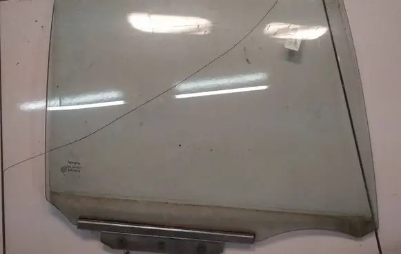 Toyota Yaris Rear door window glass AS2