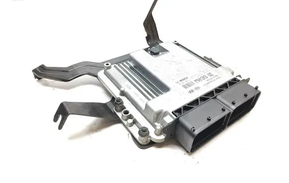 KIA Sorento Engine control unit/module 391102FBB6 EDC17C57 0281033117
