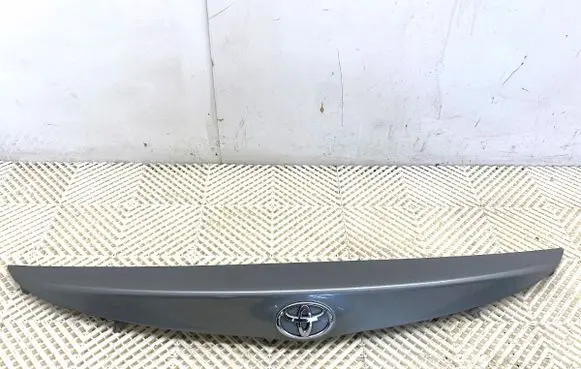 Toyota Auris E180 Trunk door license plate light bar 