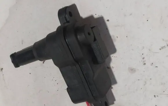 Fuel tank cap lock motor