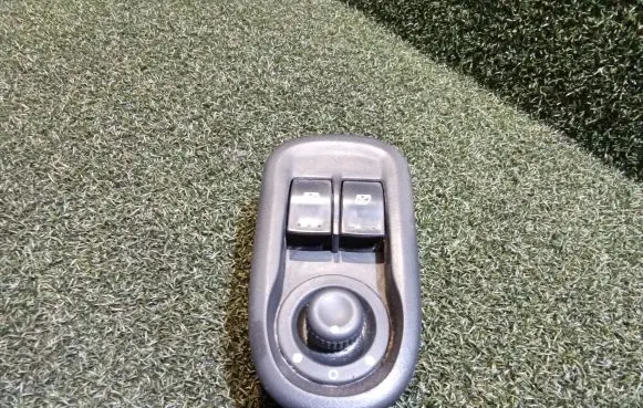 Renault Master III Electric window control switch 8200637849