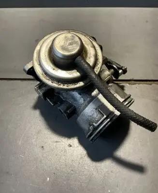 Audi A4 S4 B6 8E 8H EGR valve 038129637A