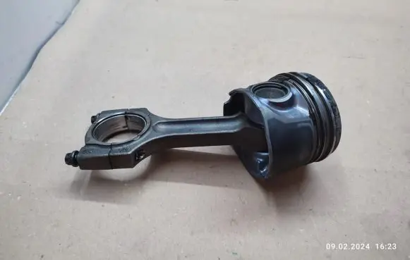 BMW X5 E70 Piston with connecting rod