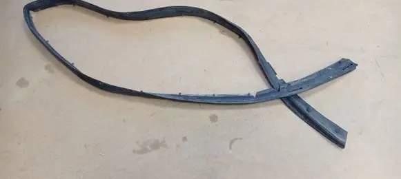Chevrolet Volt II Engine compartment rubber 