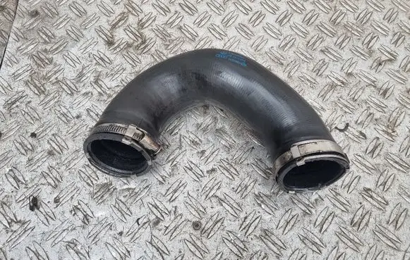 Audi Q7 4L Intercooler pipe mounting bracket 7L6145972E