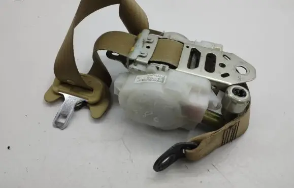 Lexus IS 220D-250-350 Front seatbelt 7M7750P 024747