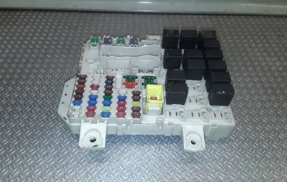 Mitsubishi Colt Fuse module MN108320