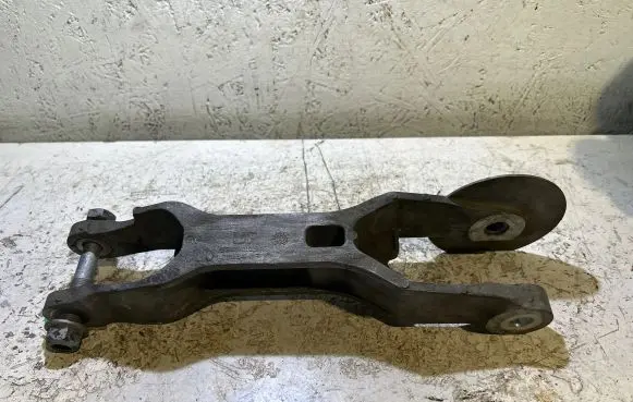 Jeep Cherokee Engine mounting bracket 68454919AB