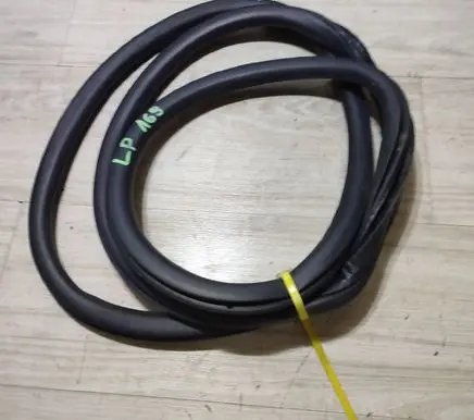 Opel Corsa F Front door rubber seal 