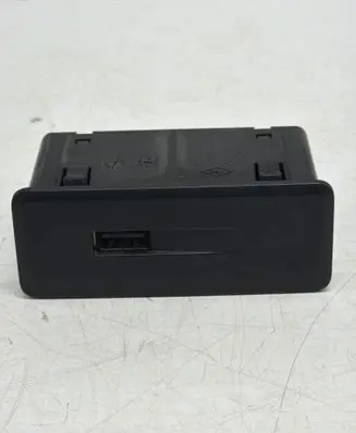 Renault Trafic III (X82) USB socket connector 280236188R