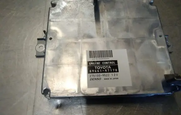 Toyota Prius (XW20) Engine control unit/module 8966147170 2751009522