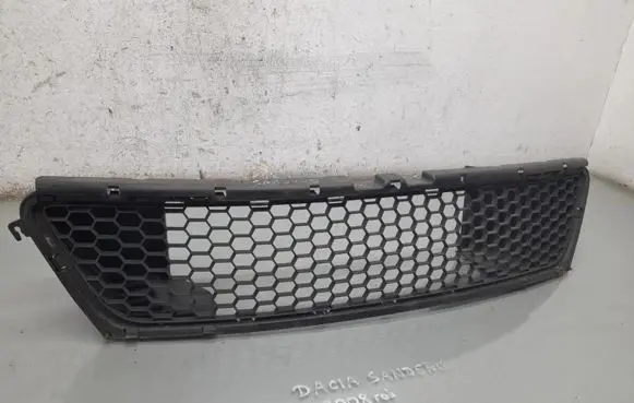 Dacia Sandero Front bumper lower grill 8200735108