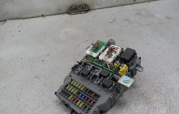 Honda Accord Fuse module A000011