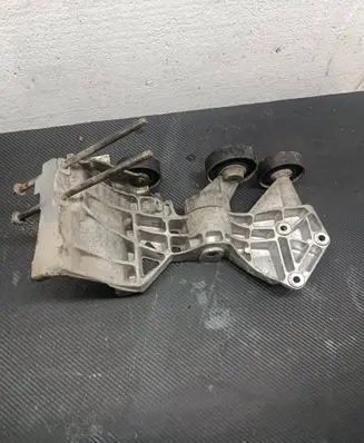 Mercedes-Benz A W169 Generator/alternator bracket 950166