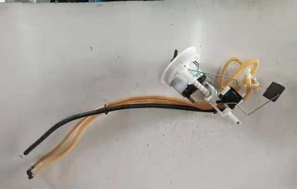 BMW 3 E90 E91 Fuel level sensor 
