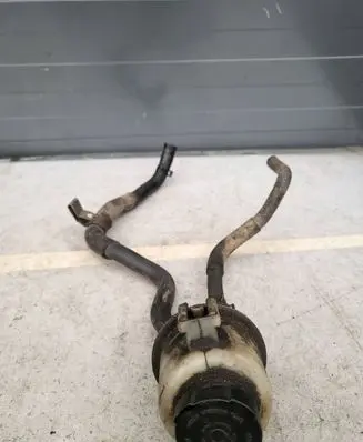 Nissan Navara D40 Brake fluid reservoir 