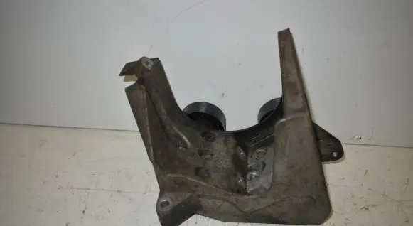 Ford Fiesta Engine mounting bracket E2333A890190B