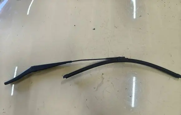 Opel Astra H Front wiper blade arm 13111219