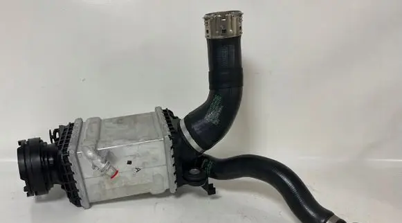 BMW 5 G30 G31 Intercooler radiator 8660689 8644433