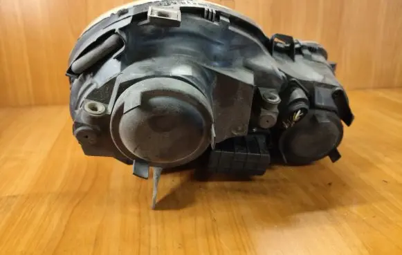 Volkswagen Polo Headlight/headlamp 6Q1941007M 0301190201