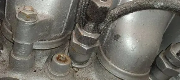 Mercedes-Benz W123 Fuel injector