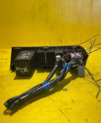 Nissan Note (E11) Wing mirror switch