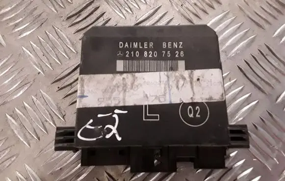 Mercedes-Benz E W210 Door control unit/module 2108207526
