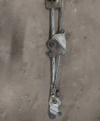 Nissan Tiida C11 Front wiper linkage and motor 223526801