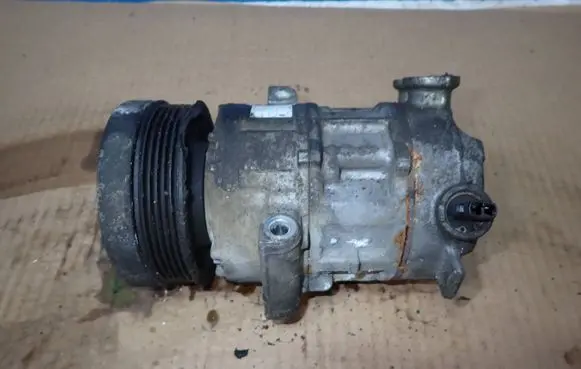 Opel Corsa D Air conditioning (A/C) compressor (pump) 55701200