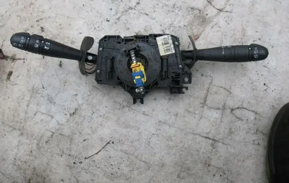 Dacia Sandero Tailgate/trunk/boot open switch 8200792584