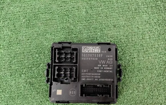 Volkswagen Tiguan Gateway control module 5QS907530F 5QS907530