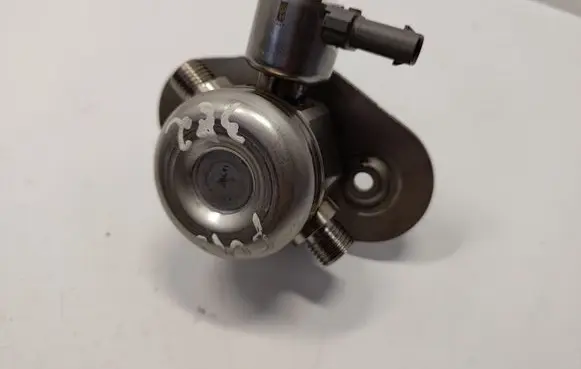 BMW X1 F48 F49 Fuel injection high pressure pump 13517636881 13518621083