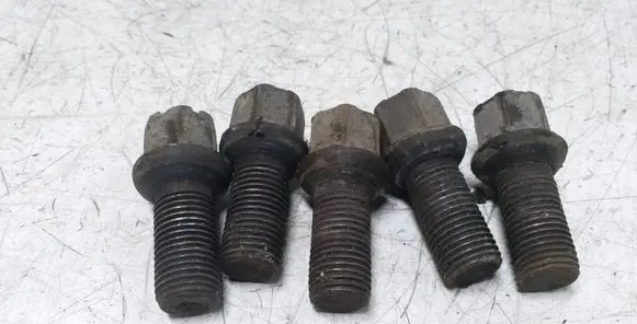 Volkswagen PASSAT B6 Nuts/bolts 