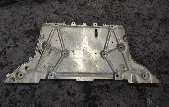 BMW i4 Engine splash shield/under tray 7915376 791537601