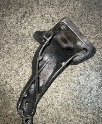 BMW 5 E34 Engine mounting bracket 1136614