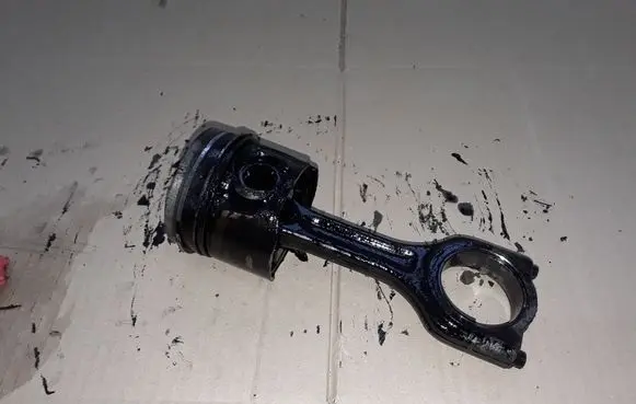 Citroen C3 Picasso Piston with connecting rod 619