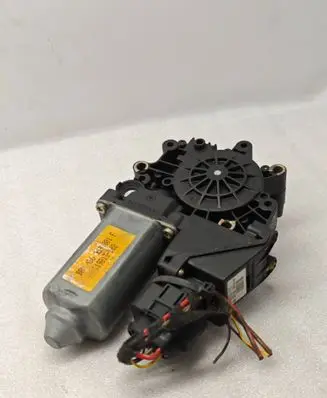 Audi A8 S8 D2 4D Rear door window regulator motor 4D0959801F 119013102