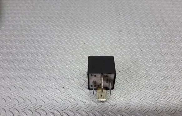 Volkswagen PASSAT B5 Other relay 443951253J