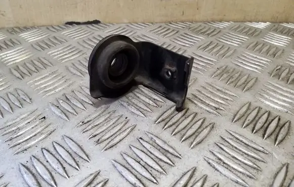 Radiator mount bracket