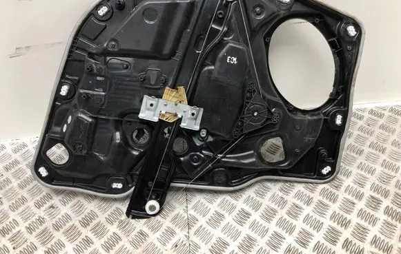 Front window lifting mechanism without motor