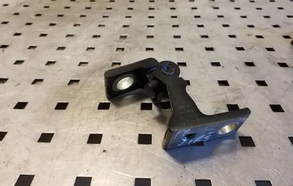 Volkswagen Scirocco Front door upper hinge 7N0831402